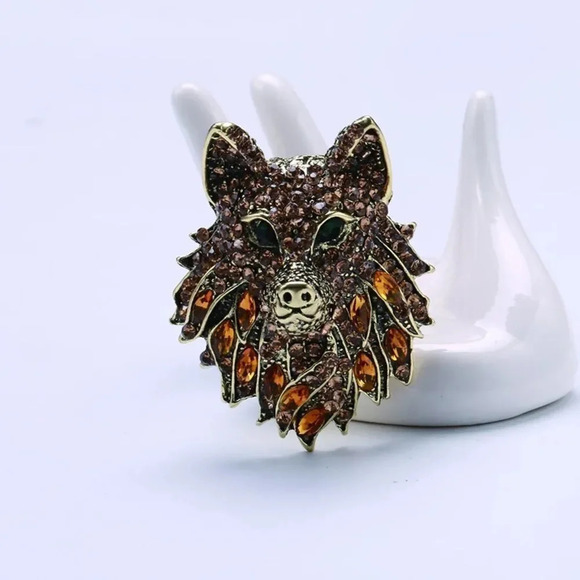 VQ Wolf Brooch - Picture 6 of 8